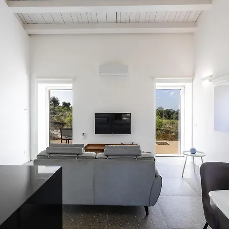 Laura - Isulatravel Villa *