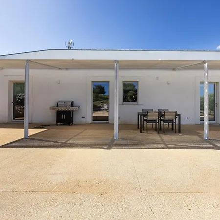 Laura - Isulatravel Villa *