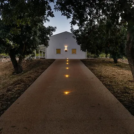 Laura - Isulatravel * Noto